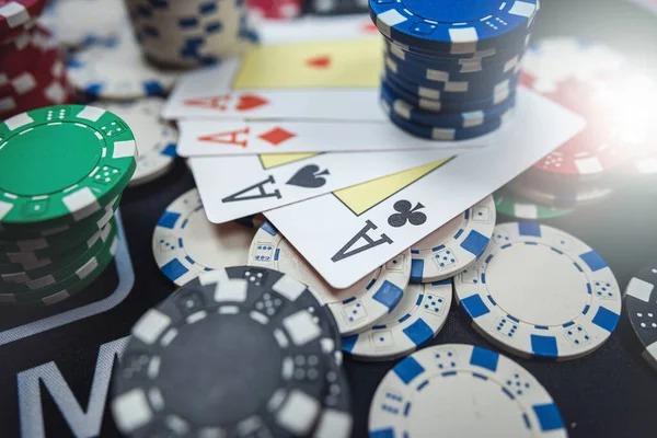 Live Dadu Online table on ajototo showing croupier rolling dice with real-time video feed